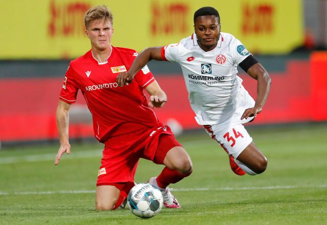 对于更衣室 对于更衣室